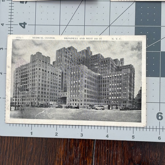 Small lot (3) black/white postcards of New York architecture ,ca 1940's - Picture 7 of 9
